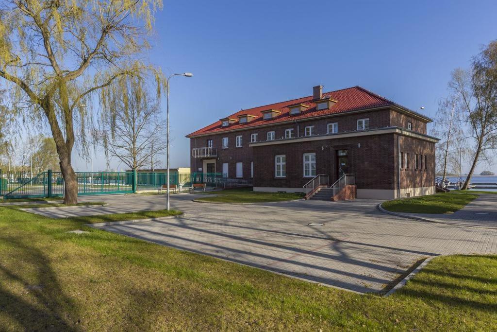 Centrum Zeglarskie Domki Kempingowe Щецин Экстерьер фото